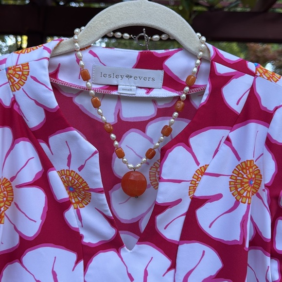 💐LESLEY EVERS; Beautiful & Colorful Floral 3/4 Sleeve Stretchy Dress. Size Sm! - Picture 3 of 15